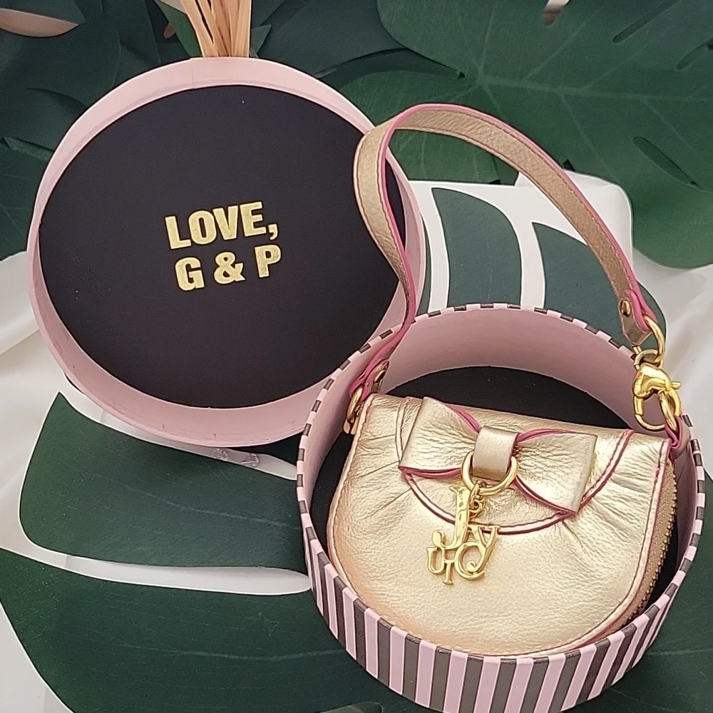 ✨️JUICY COUTURE✨️ gold and Pink Wristlet, W/box. - Picture 5 of 6